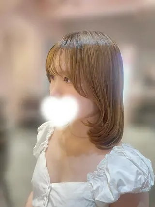 セミロング 似合わせ／ハイトーン カラー AYAKAのヘアスタイル