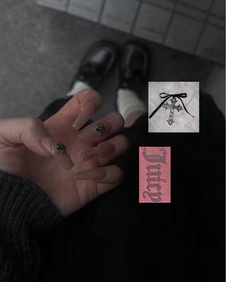 ネイル ♱˖⁺ 𝒎𝒐𝒑𝒊 ⁺のネイルデザイン