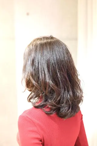 ミディアム カラー アドミラルYoshi oのヘアスタイル