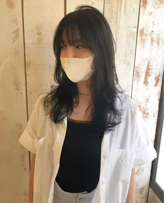 ミディアム 鷺谷 玲奈のヘアスタイル