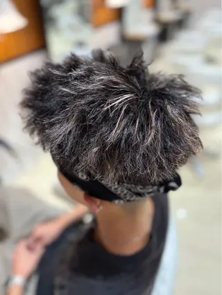 カラー 井圡 愛梨のヘアスタイル
