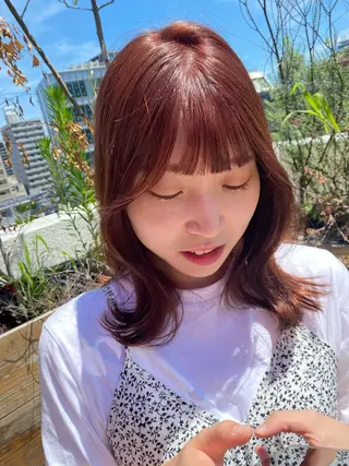 セミロング 透明感カラー栄 みゆのヘアスタイル