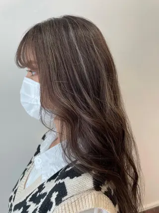 ロング カラー 透明感カラー 🩶🩵🩷AIRIのヘアスタイル