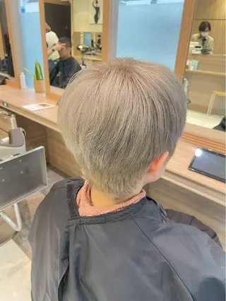 ショート カラー 梅樹 彩香のヘアスタイル