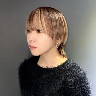 カラー メンズ ★デザインカラー ハイトーン ももか★のヘアスタイル