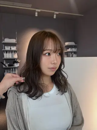 ミディアム 橋本 璃子のヘアスタイル