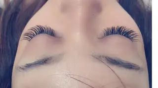 マツエク・マツパ 中村 眞歩のヘアスタイル