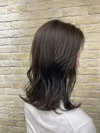 ミディアム 河上 麻衣/白髪ぼかしのヘアスタイル