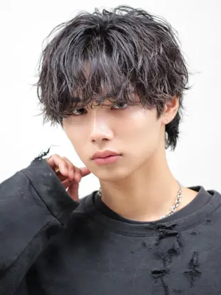 ミディアム パーマ ヘアアレンジ メンズ 🔥ニュアンス フェザー小林海斗🔥のヘアスタイル