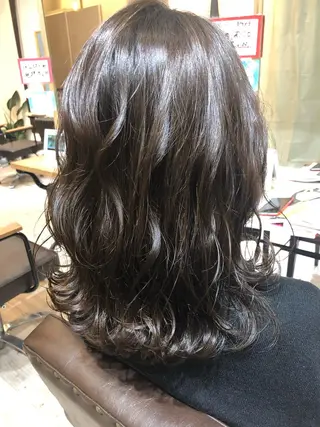 ミディアム カラー サワタ ミサのヘアスタイル