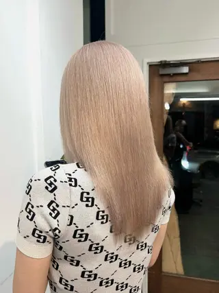 ミディアム カラー 木藤 優杏のヘアスタイル