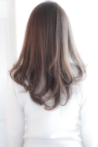 セミロング EIGHT plum TOKIOリミテッドのヘアスタイル