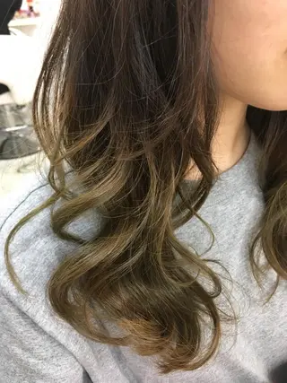 セミロング カラー 髪質改善 中川 翔のヘアスタイル