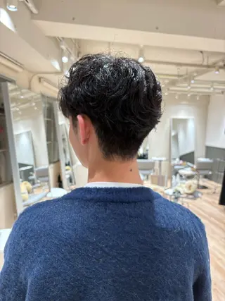 ショート パーマ メンズ 与那嶺 亜美のヘアスタイル