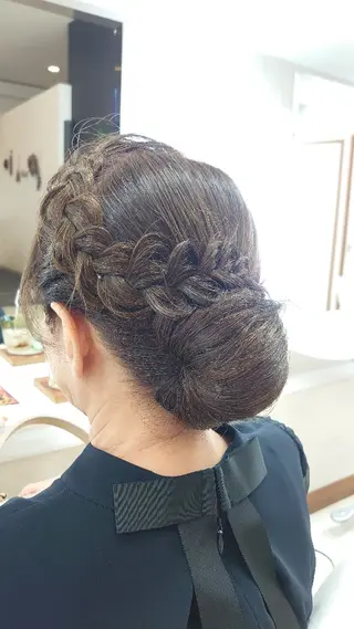 セミロング ヘアアレンジ ｷﾝｼﾞｮｳ ｴﾅﾐのヘアスタイル