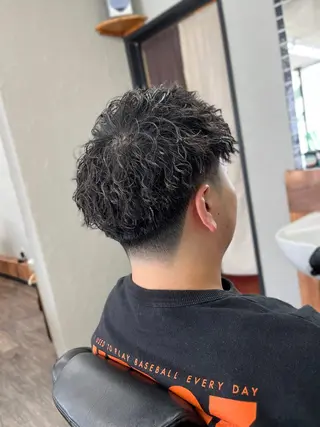 ショート パーマ メンズ 橋本 拳史郎のヘアスタイル