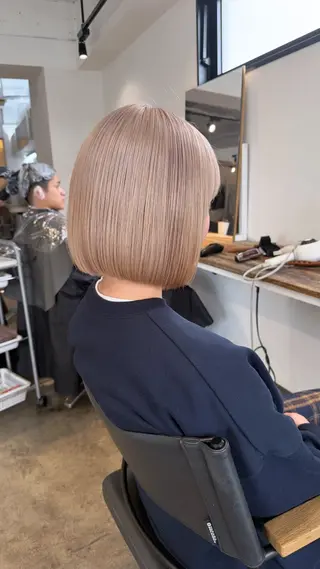 ショート カラー ✨艶ブリーチカラー ✨四ノ宮裕己のヘアスタイル