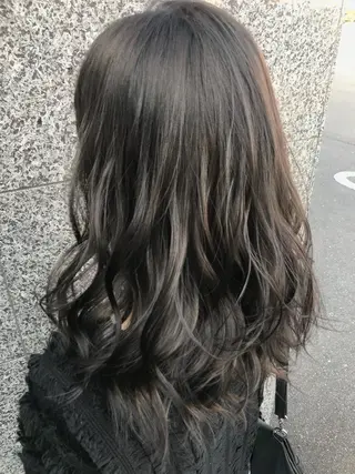 ミディアム カラー Oopsレイヤー 加藤澄都のヘアスタイル
