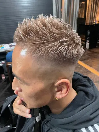 ショート カラー 山本 雅由のヘアスタイル