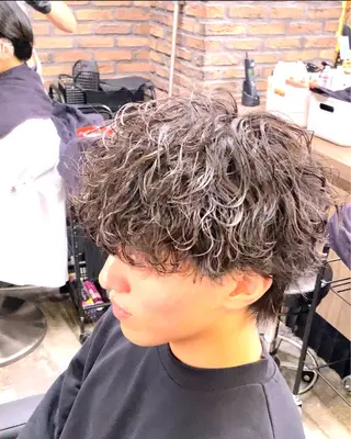 パーマ メンズ シャドウ/フェザー 朝崎倭斗のヘアスタイル