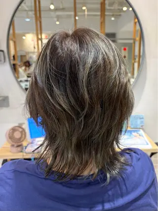 ショート カラー ハイライトカラー レイヤーカットのヘアスタイル