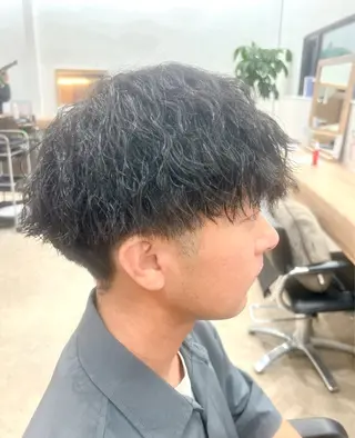 ショート パーマ メンズ 山田 誠也のヘアスタイル