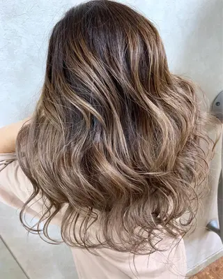 セミロング 穐田 司樹のヘアスタイル