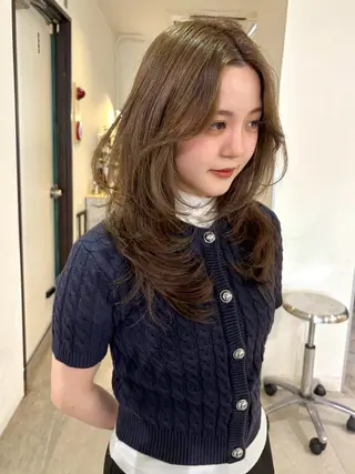 ロング カラー mizuki/ピンク ベージュ.レイヤーのヘアスタイル