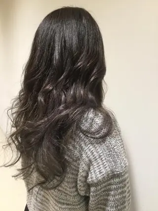 ロング カラー 本間 良のヘアスタイル