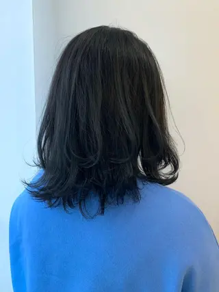 ミディアム 透明感カラー 🩶🩵🩷AIRIのヘアスタイル