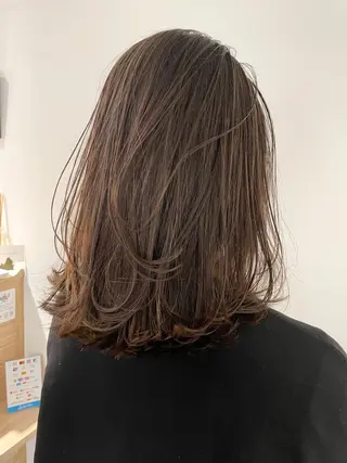 ミディアム カラー 透明感カラー* レイヤー/清水大地のヘアスタイル
