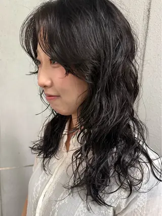セミロング パーマ 杏華レイヤー/ パーマ/ハイトーンのヘアスタイル