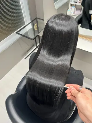ロング カラー SARA 黒髪/ブルーブラックのヘアスタイル