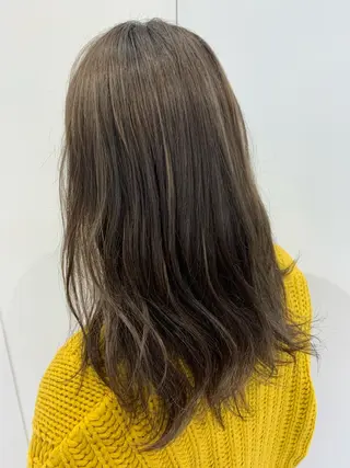 セミロング カラー 透明感♡︎♡︎ 佐々木早苗のヘアスタイル