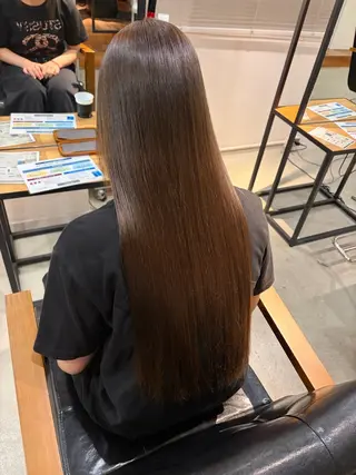 ロング 透明感カラー/艶/ 暖色カラー/髪質改善のヘアスタイル
