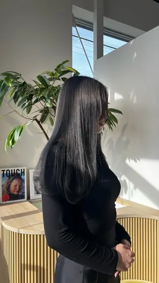 カラー 安藤 暁のヘアスタイル