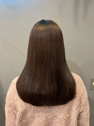 セミロング カラー グレイカラー🩶 藤田彩花のヘアスタイル