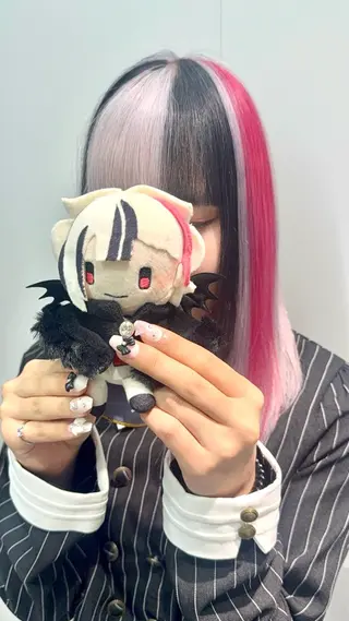 ロング カラー インナーカラー 推し ブリーチ 髪質改善のヘアスタイル