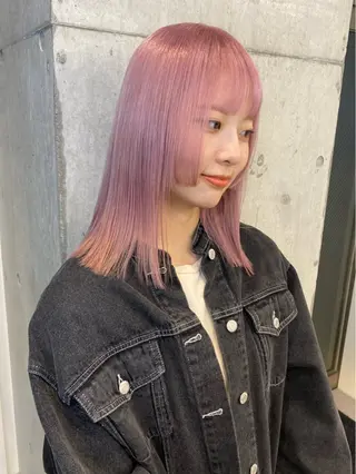セミロング ハイトーン💎 ホワイトベージュ坪谷のヘアスタイル