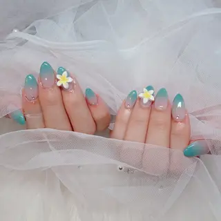 ネイル ラクロレ ハナ︎🌼のネイルデザイン