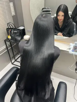 ロング カラー SARA 黒髪/ブルーブラックのヘアスタイル