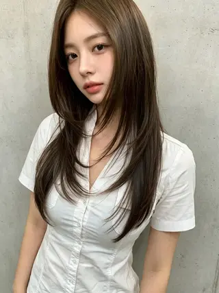 セミロング 韓国レイヤーカット 🫧大阪梅田レイヤーのヘアスタイル