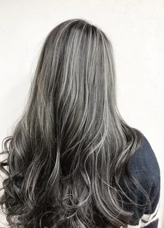 カラー 最高級エクステ /羽エクステ白石宇由のヘアスタイル