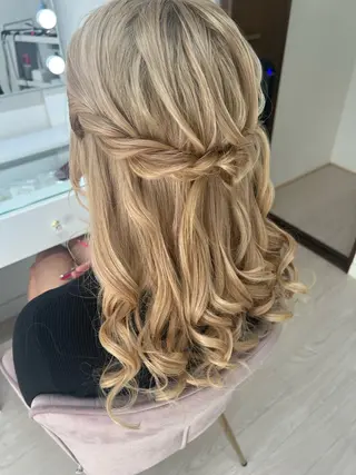 ミディアム ヘアアレンジ 大羅 海比のヘアスタイル