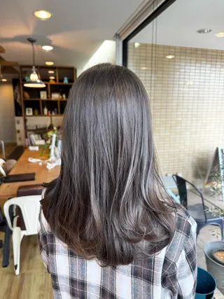 ロング カラー ツキダテ ユイのヘアスタイル