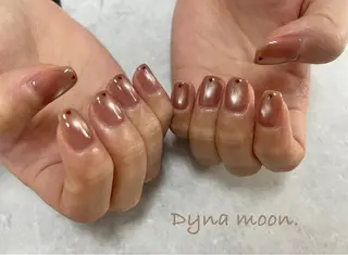 ミディアム Dyna moon.のネイルデザイン