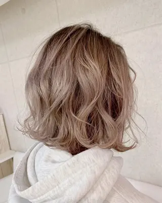 ミディアム カラー 具志 真理子のヘアスタイル