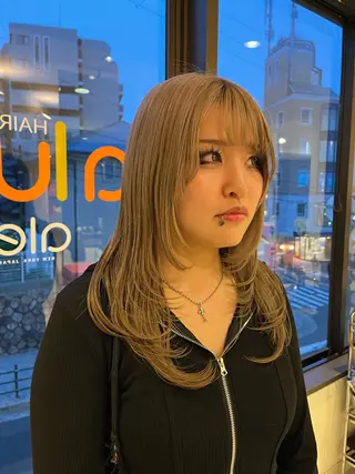 ロング フルカワ リナのヘアスタイル