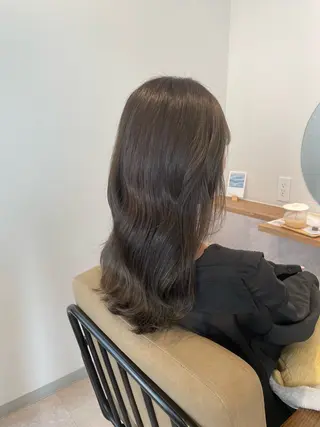 セミロング カラー 井上 嘉名のヘアスタイル