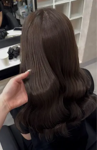カラー aina 🤍のヘアスタイル
